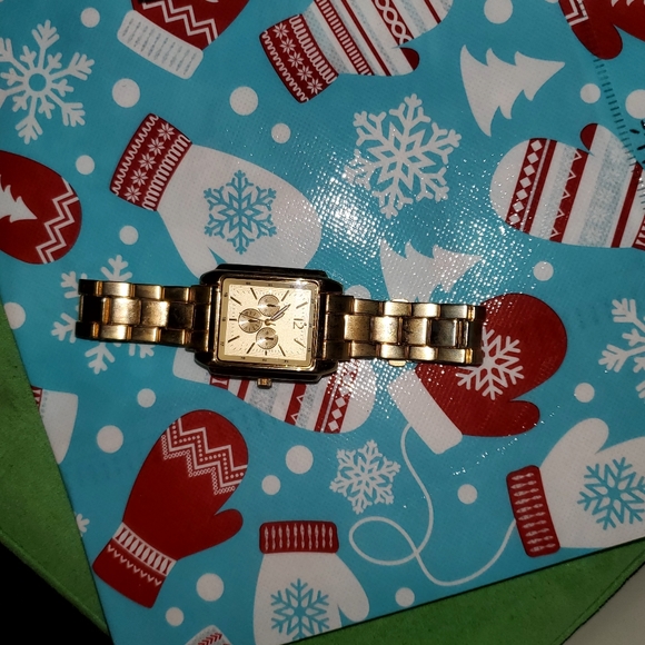 Gold Square Dial Watch - Picture 2 of 13